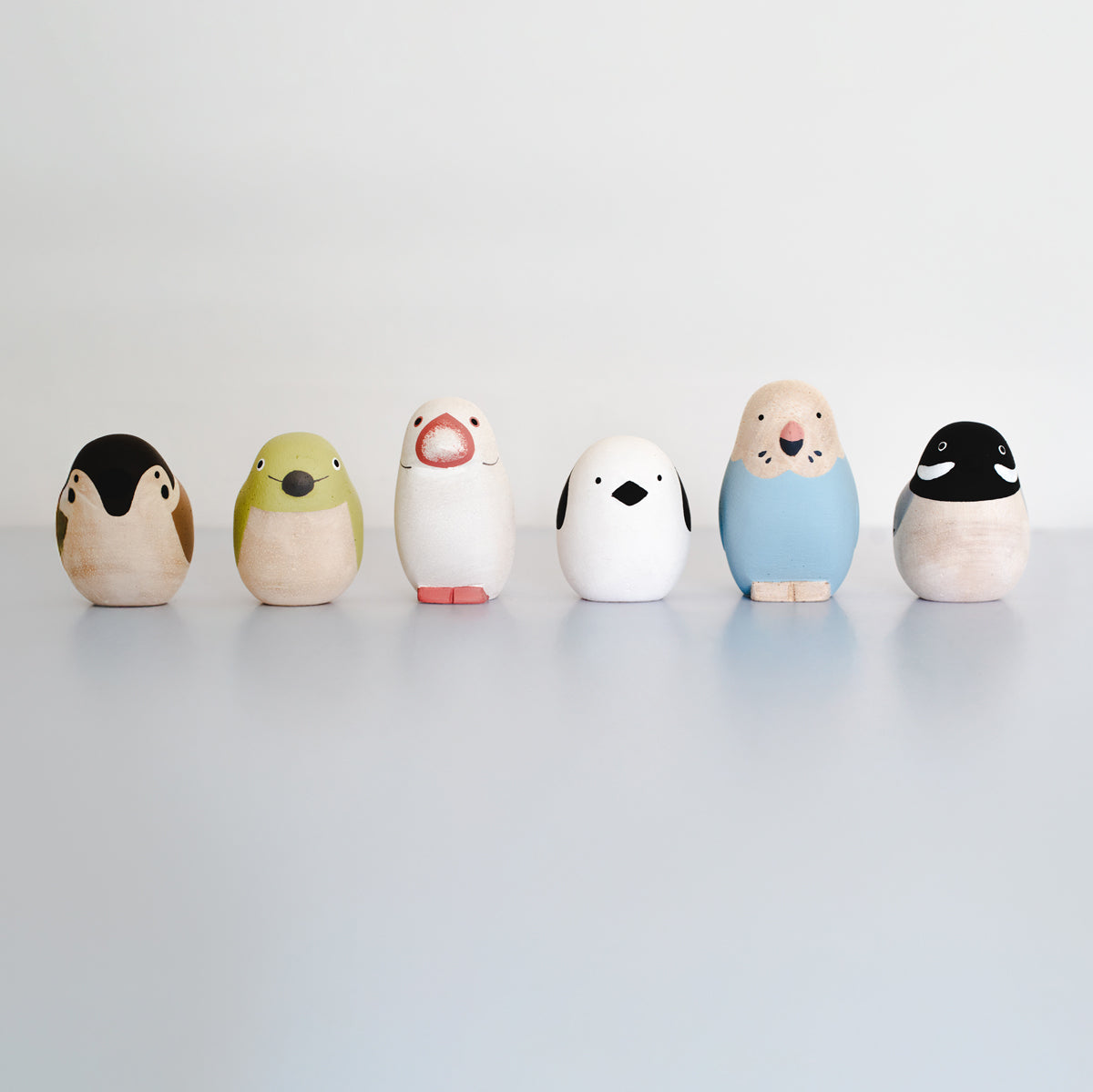 Figura de carbonero común de madera