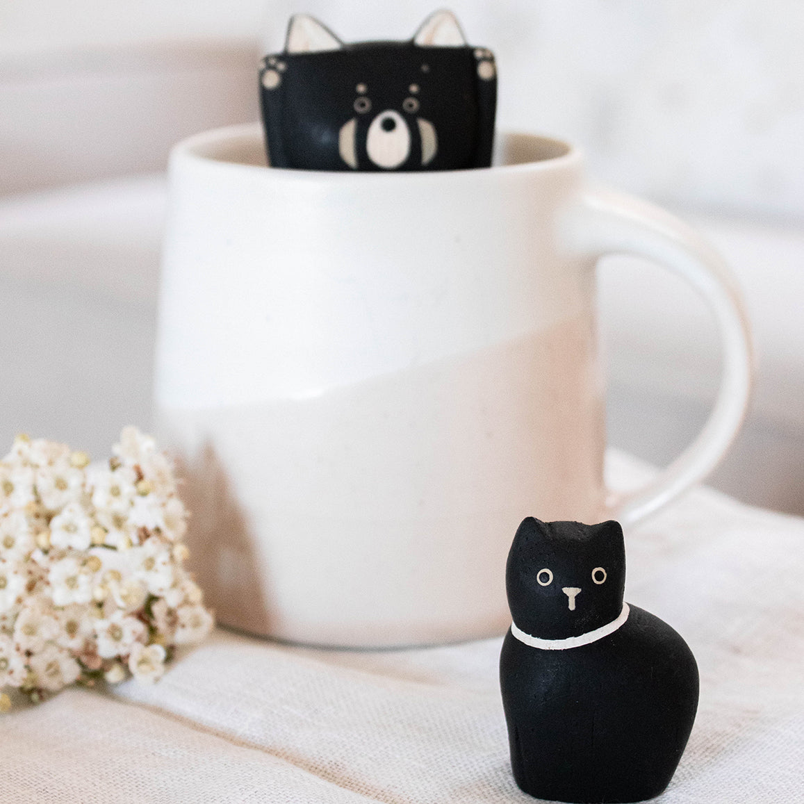 Figurine Enfant Chat noir en Bois