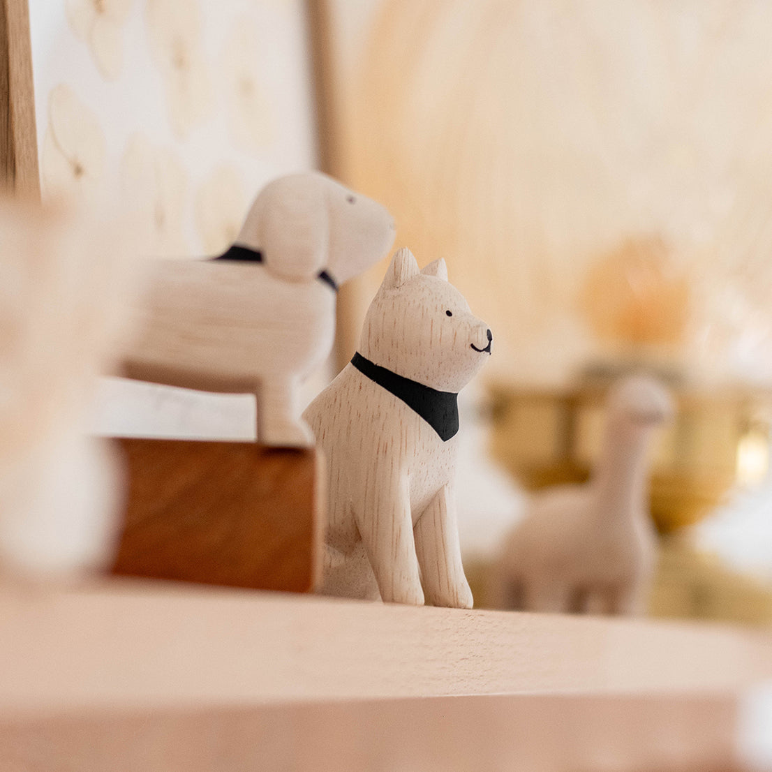Figurine Chien Akita en Bois