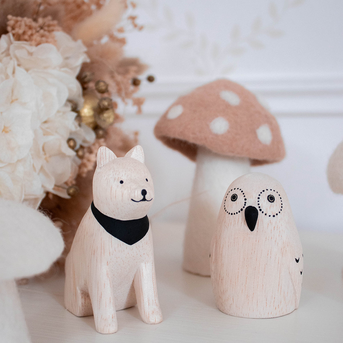 Figurine Chien Akita en Bois