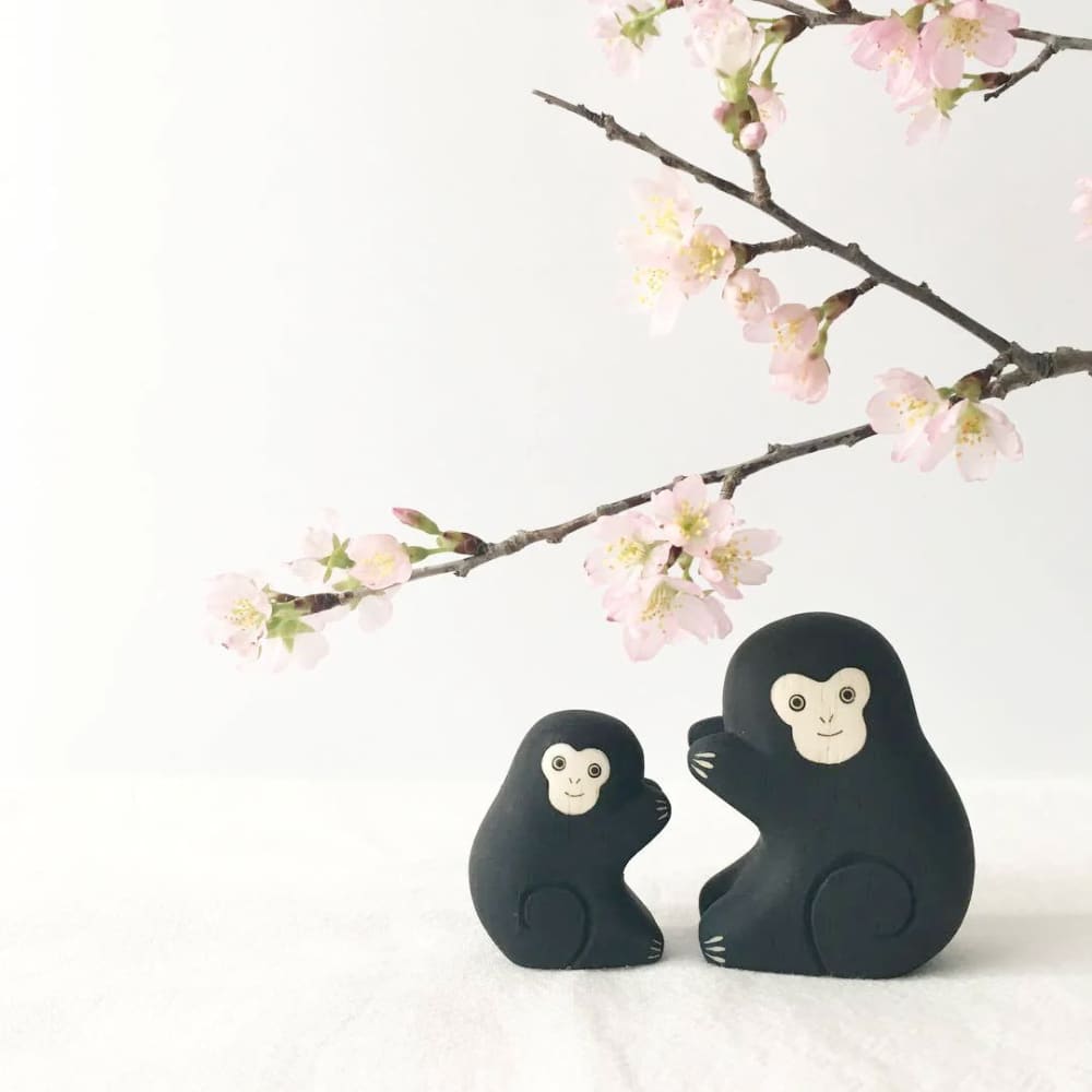 Figurine Enfant Singe en Bois