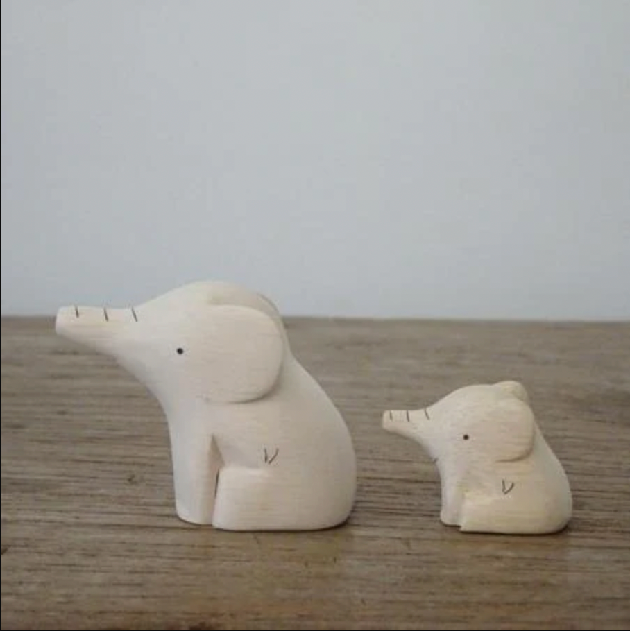 Figura de Elefante Padre en Madera