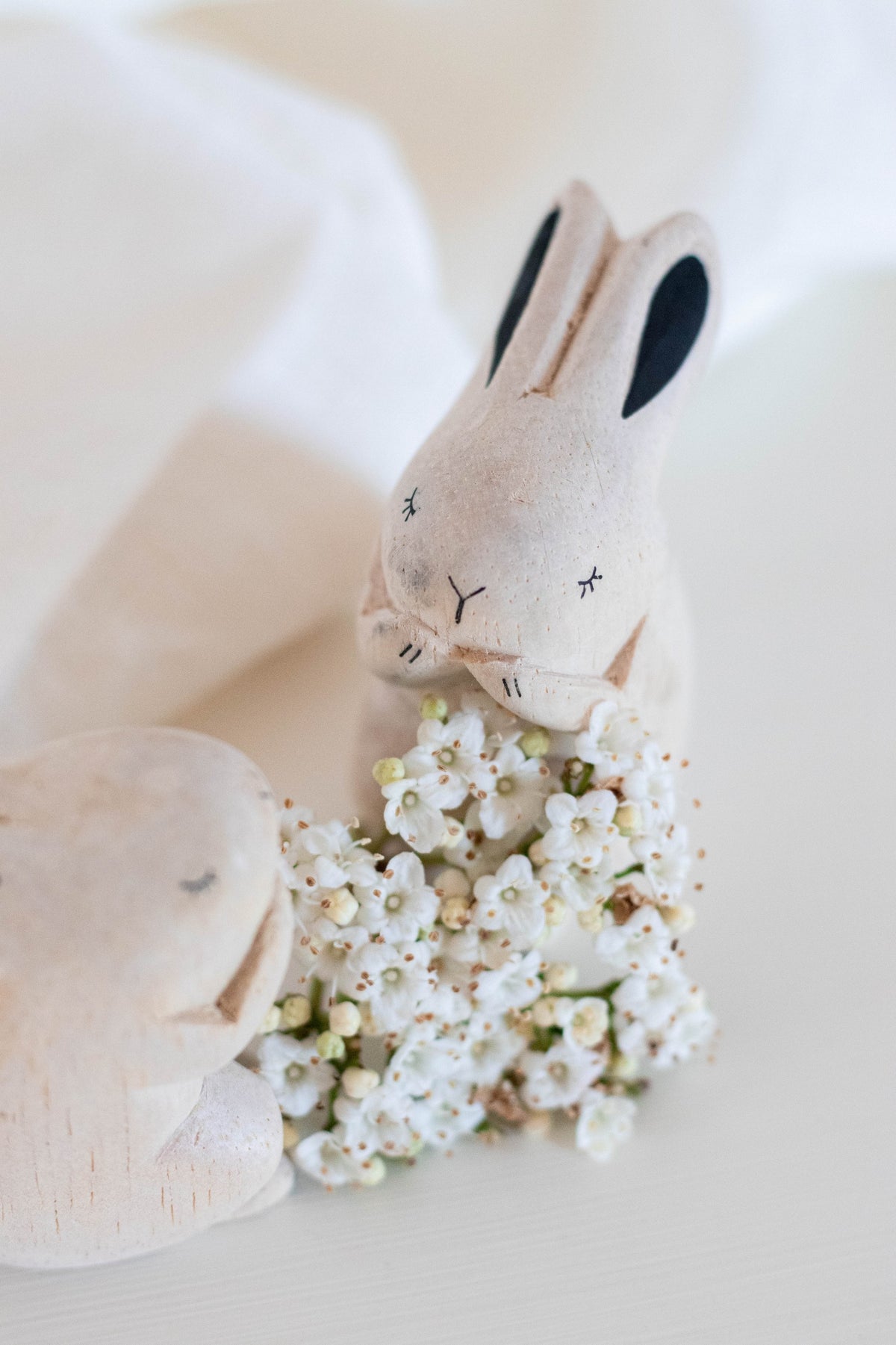Figura de madera Conejo en ambiente