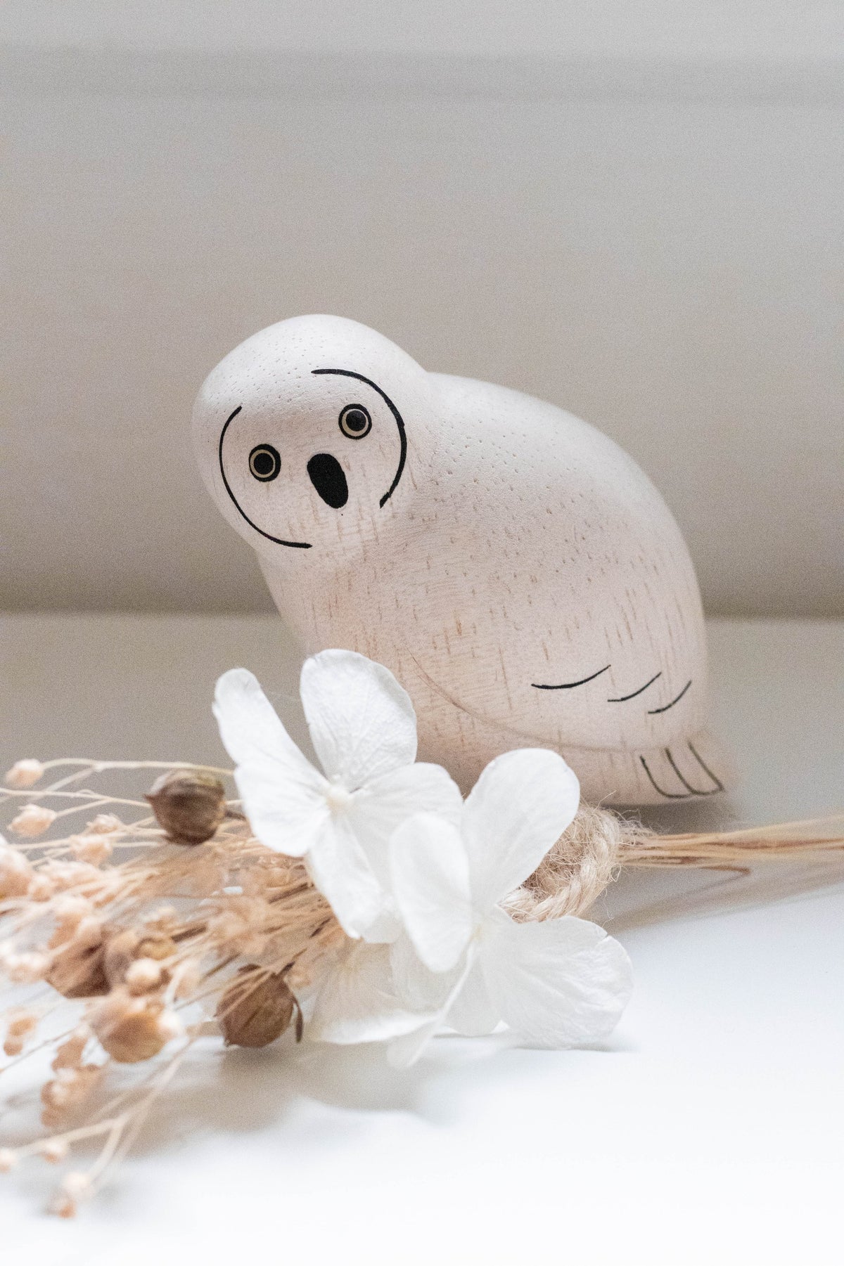 Figura de madera Búho en ambiente