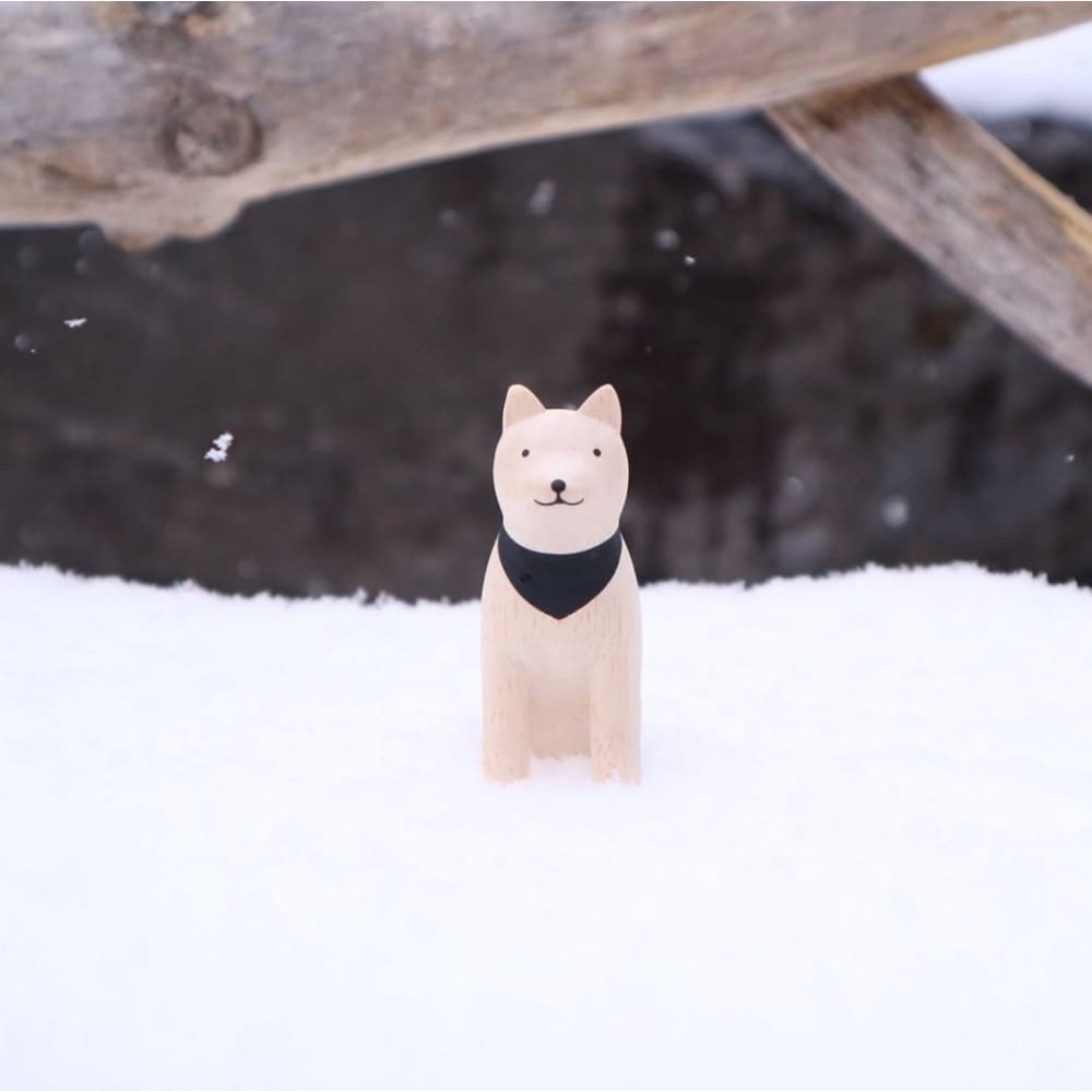 Figurine Chien Akita en Bois