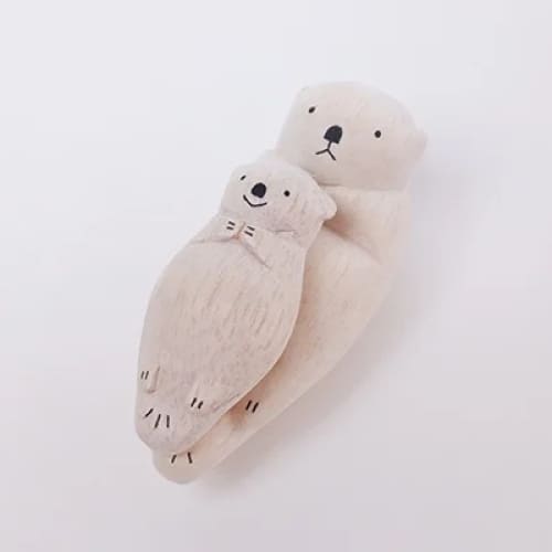 Figurine en bois Oyako - Bébé loutre de mer