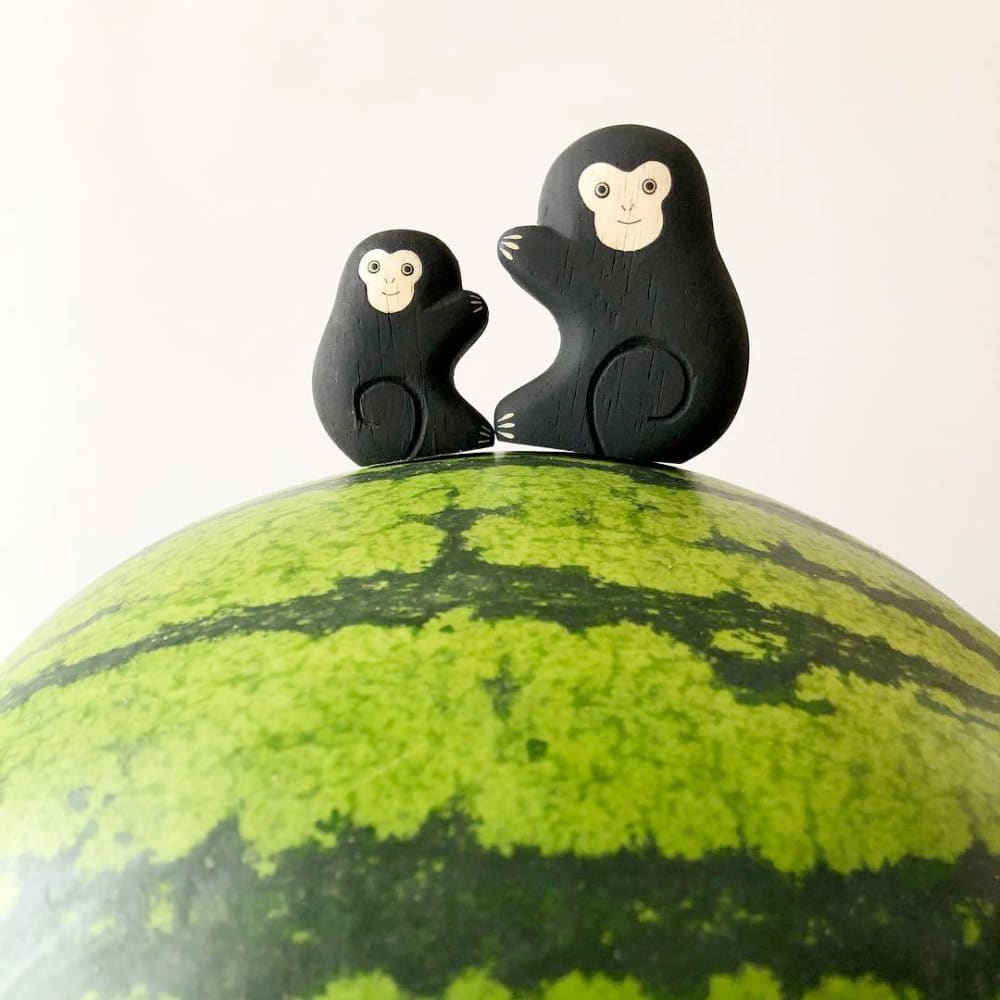 Figurine Enfant Singe en Bois