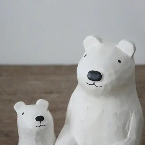 Figurine en bois – Ours polaire espiègle (enfant)
