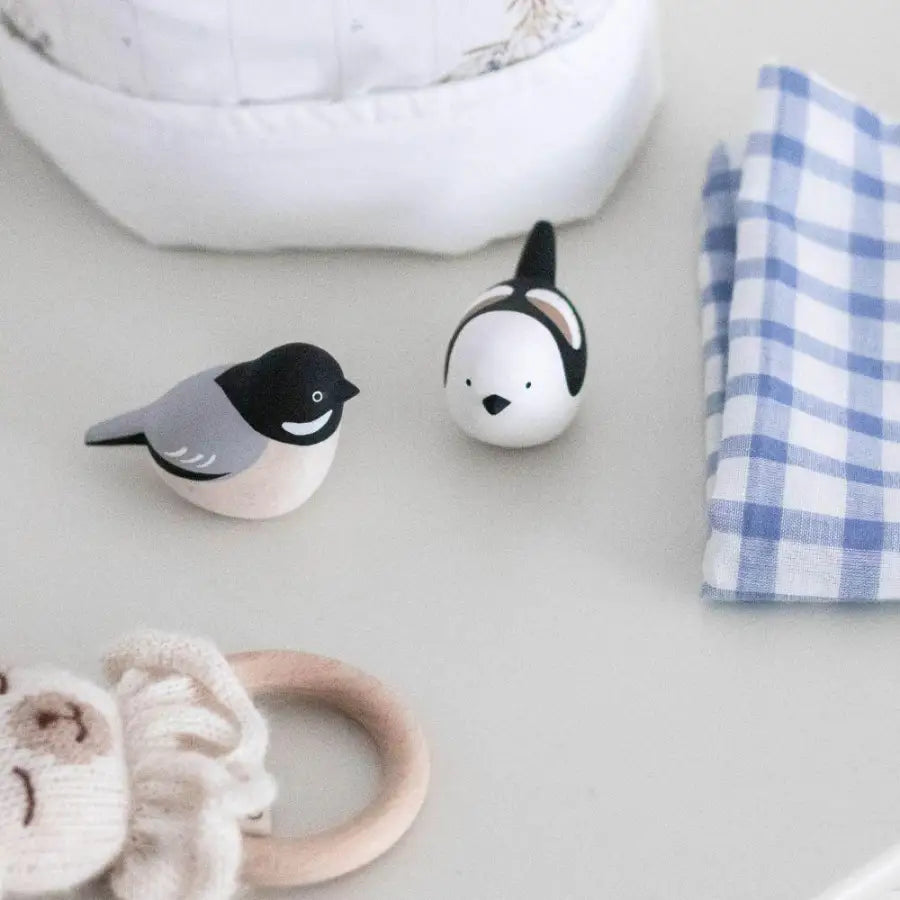 Figura de carbonero común de madera