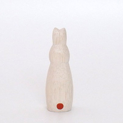 Coniglio rosso in piedi in legno | segno zodiacale