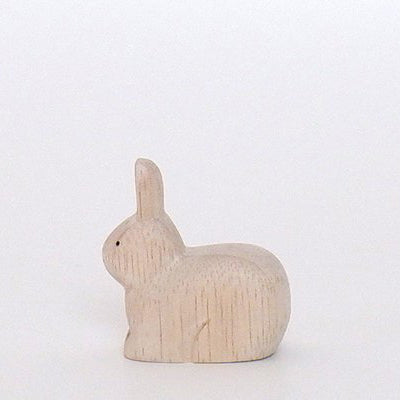 Coniglio seduto dorato in legno | segno zodiacale