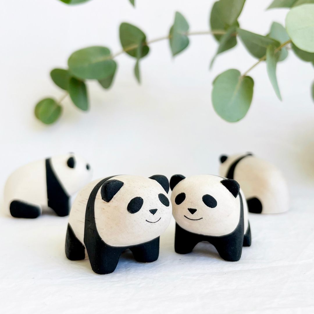 Figurine Panda Enfant en Bois