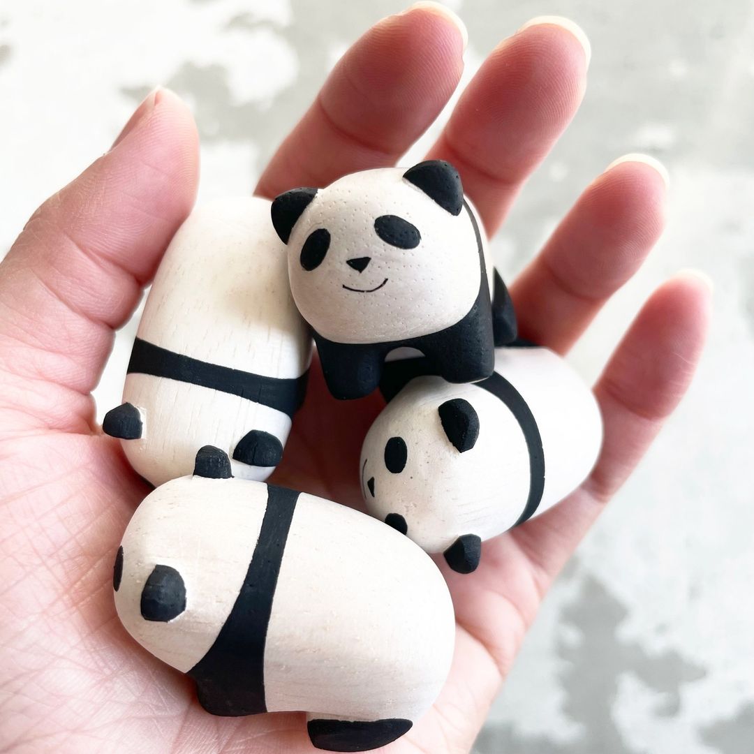 Figurine Panda Enfant en Bois
