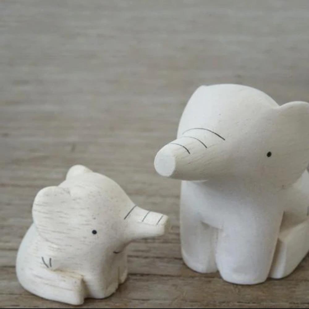 Figurine Enfant Éléphant en Bois