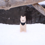 Houten Akita-hond | Langzaam